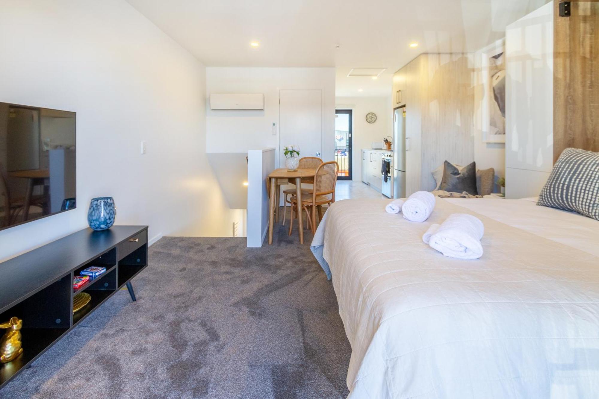 Explore From 8 Wilmer: Upper Level Cozy Studio Christchurch Buitenkant foto
